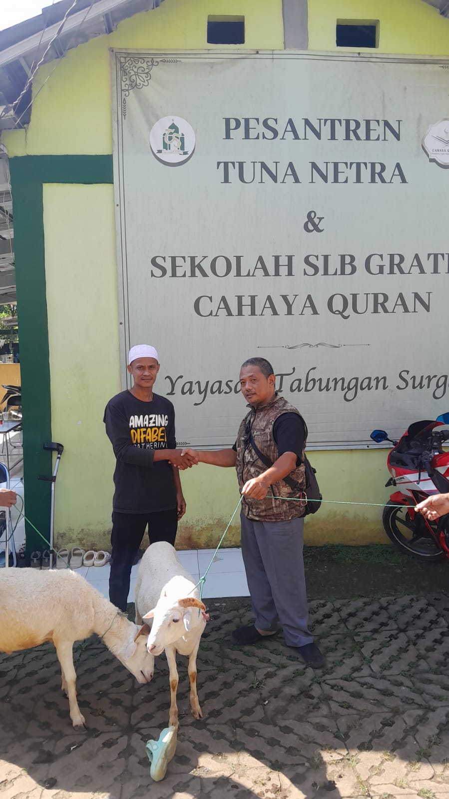 Bidang Peternakan dan Rantai Pasok DPP HA IPB salurkan hewan Qurban ke wilayah Aceh dan beberapa wilayah di Jawa Barat
