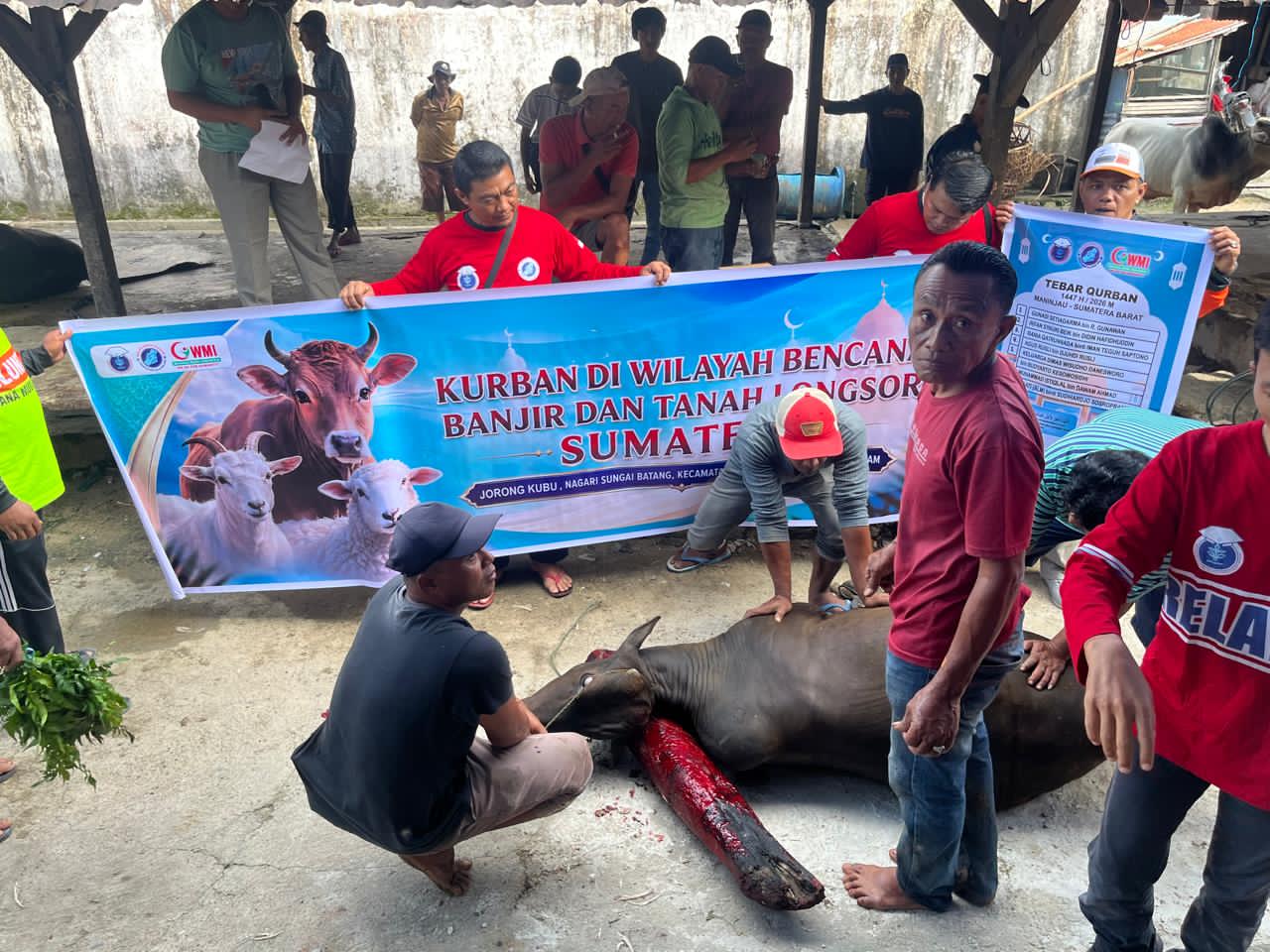 GILIRAN 280 KELUARGA DI JORONG KUBU, AGAM TERIMA SAPI KURBAN ARM HA-IPB